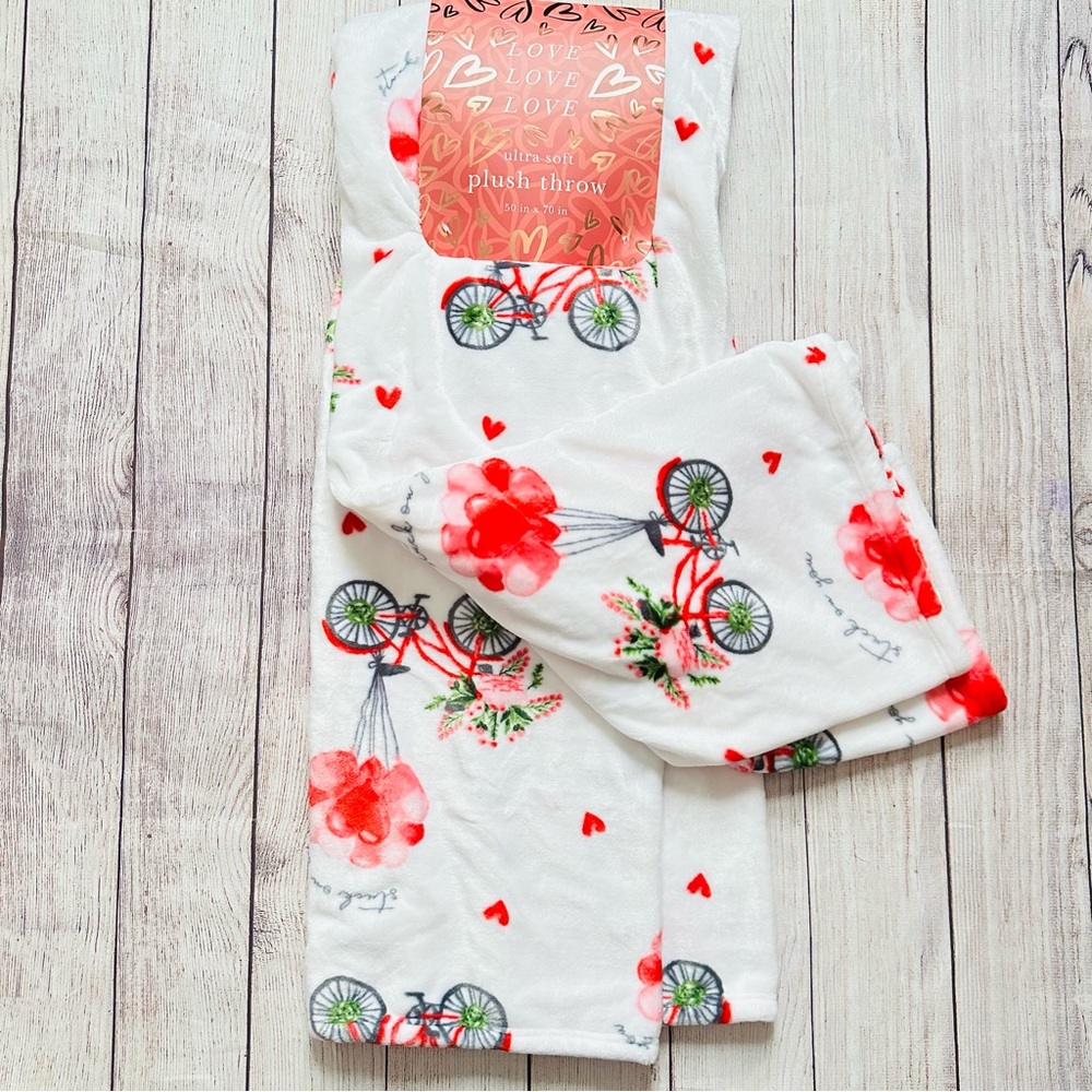 ENVOGUE Stuck On You Throw Blanket NEW